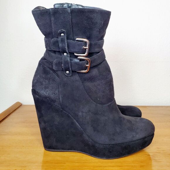 Stuart Weitzman WedgeHolster Black Suede Ruched Buckle Booties Fall Ankle SZ 9 - Picture 3 of 11